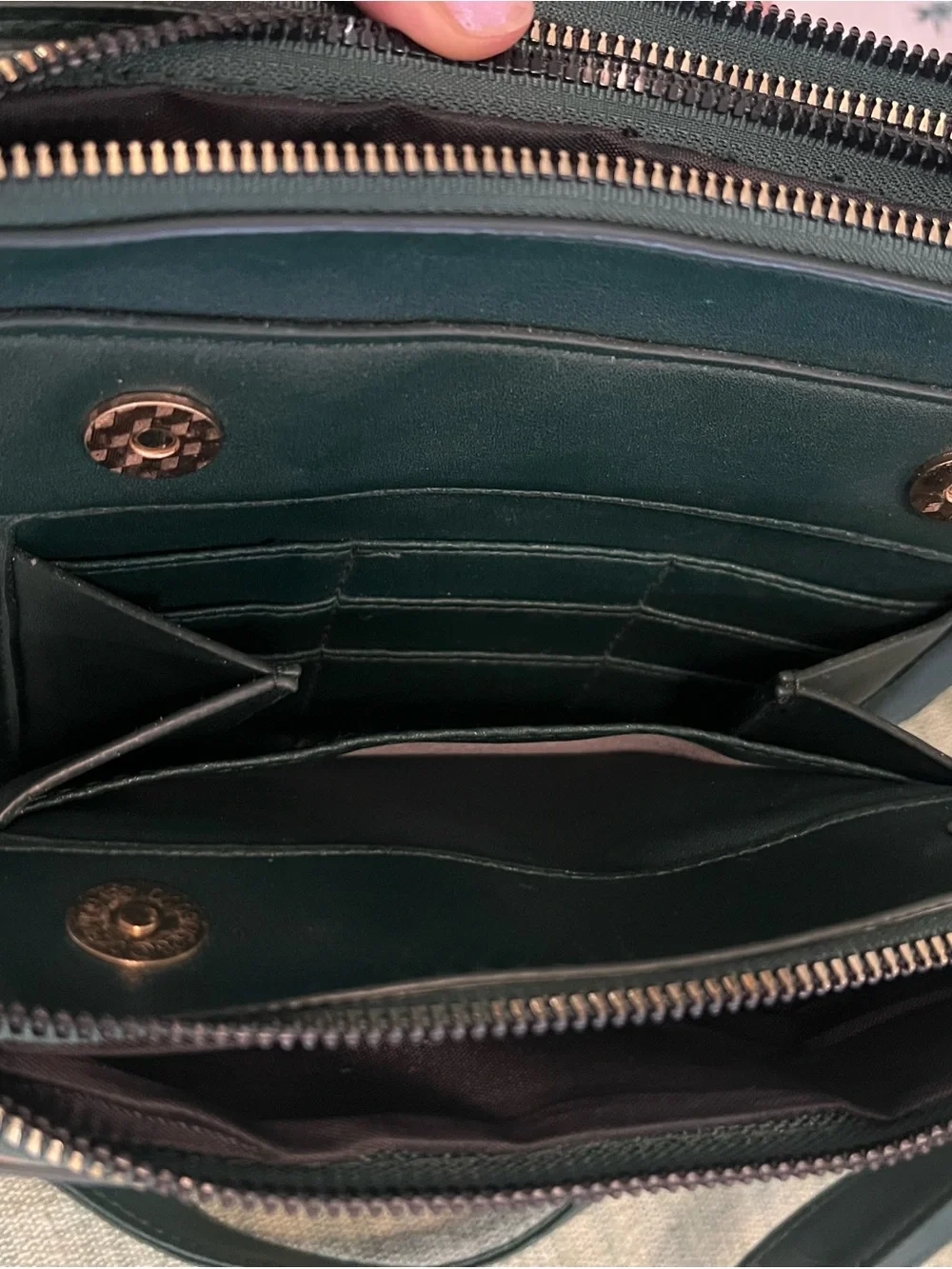 Elegant Dark Green Women's Crossbody Bag - Classic Leather Look